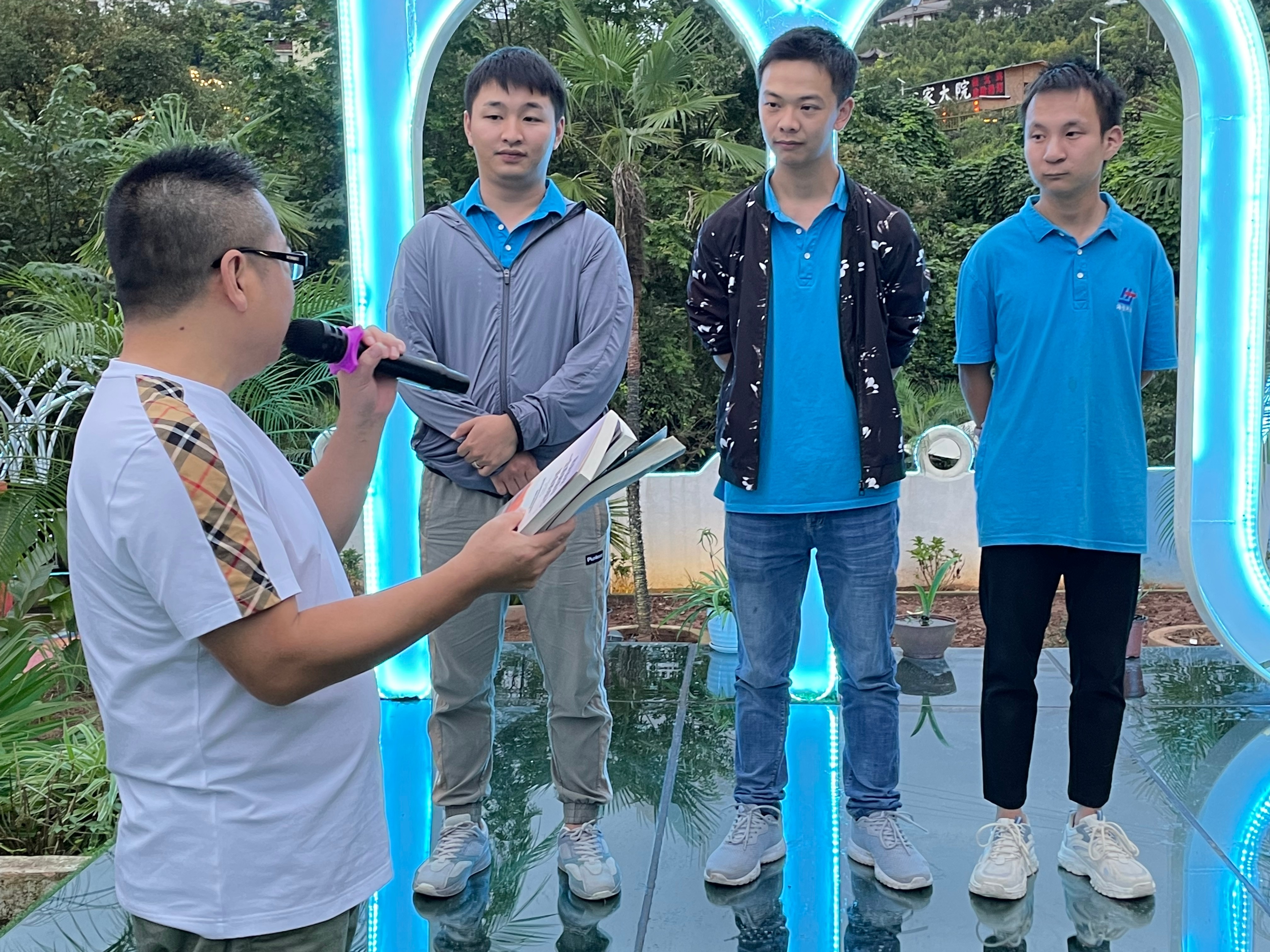 親情海佳人 | 詩情畫中秋 親情海佳人 | 詩情畫中秋